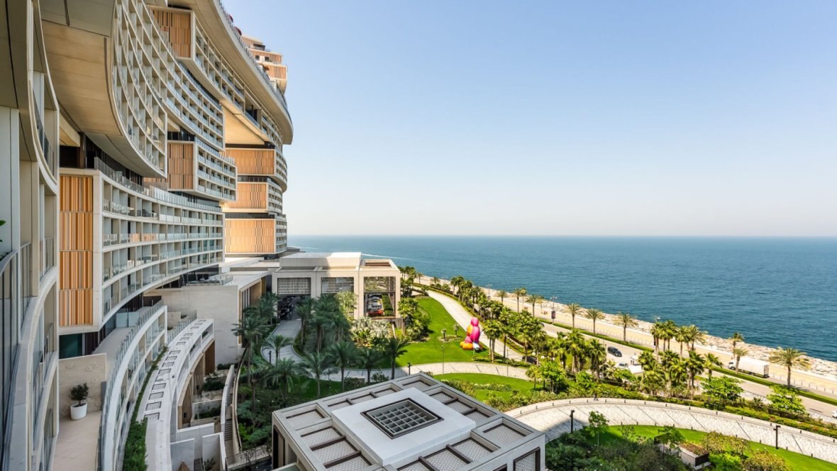Royal Atlantis Apartment I — residence exterior and sea view