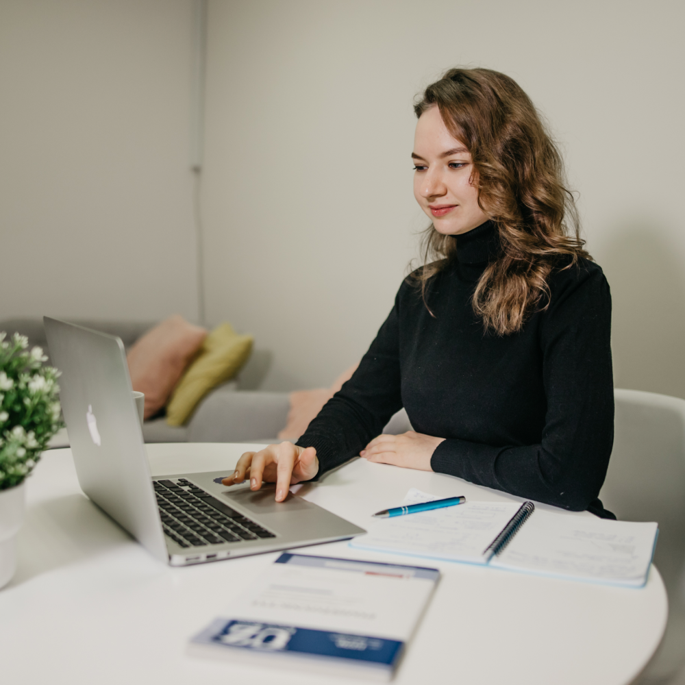 С языковыми курсами чешского языка от KOVER Вы точно поступите в университет мечты в самом центре Европы! 