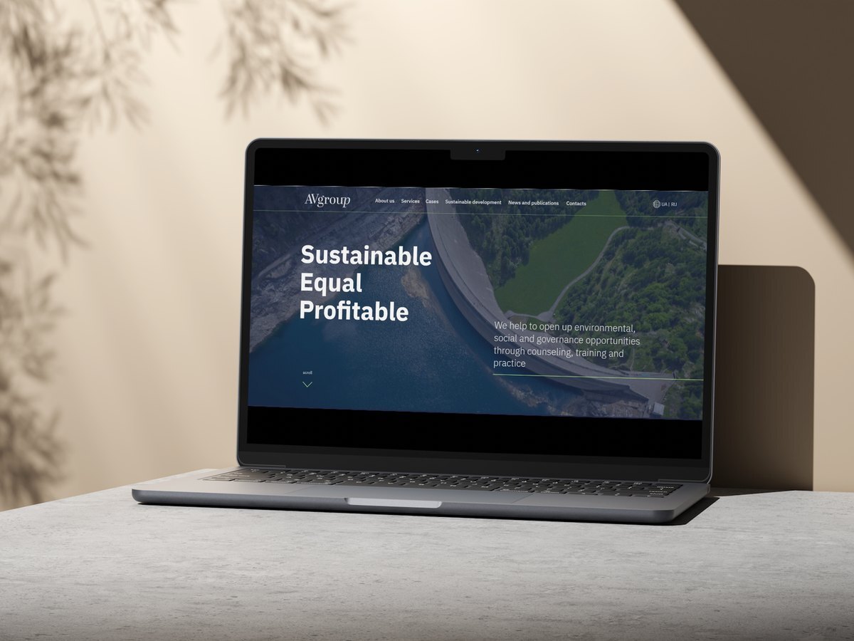Website AVgroup Consulting auf Laptop