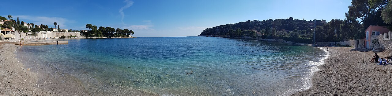 Panoramic view of Les Fosses beach and Anse de Lilong from the coastal path