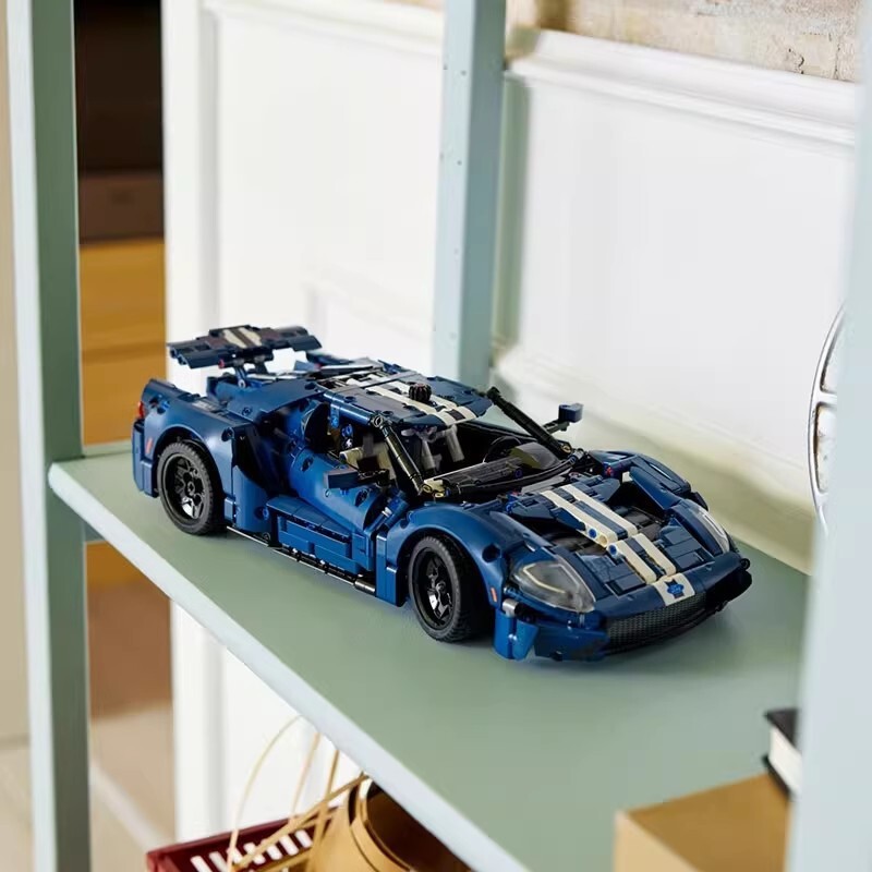 Синій суперкар Ford GT із блочного конструктора на 1466 деталей