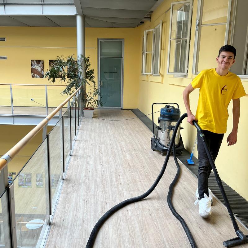 čištění podlah, čištění tvrdých podlah, čištění PVC podlah, voskovaní podlah