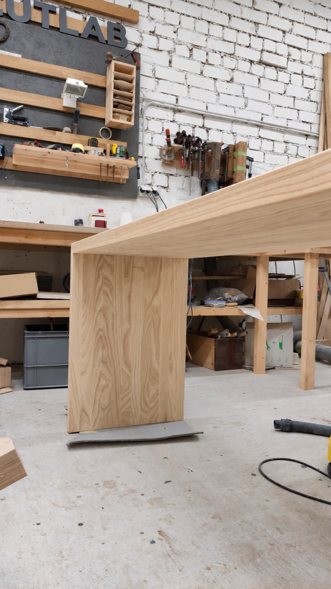 Ash table
