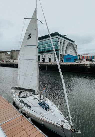 Sailing_boat_in_cork
