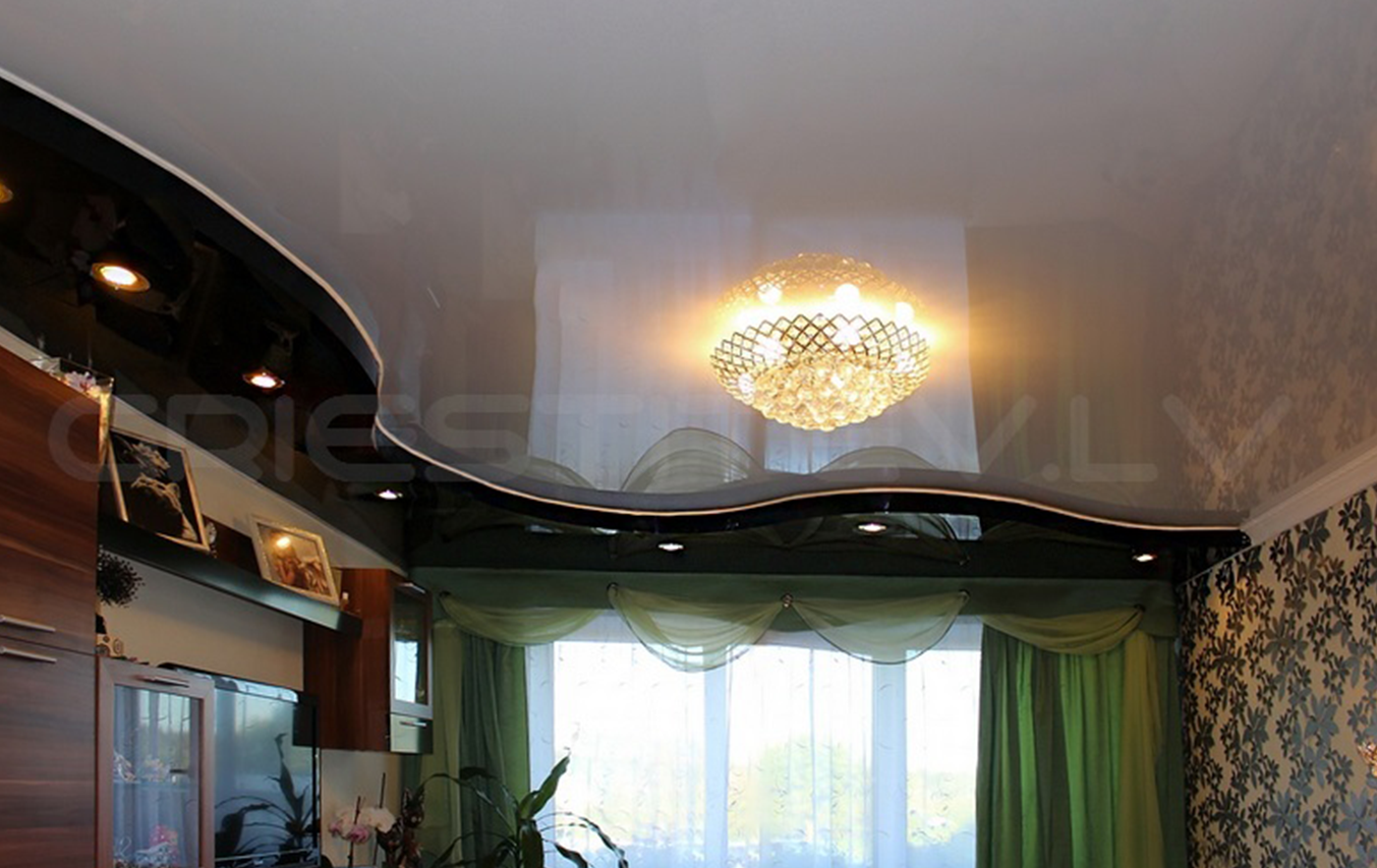 Divlīmrņu iestieptie griesti dažādās krāsās ar iebūvētu apgaismojumu un lustru