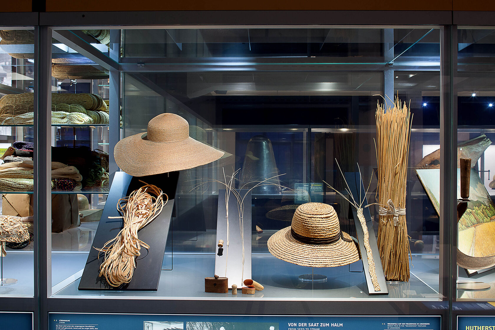 Custom Display Cases Lindenberg – Precision with Projection