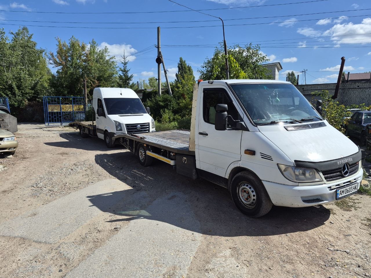 Евакуатор з лафетою — перевезення двох автомобілів