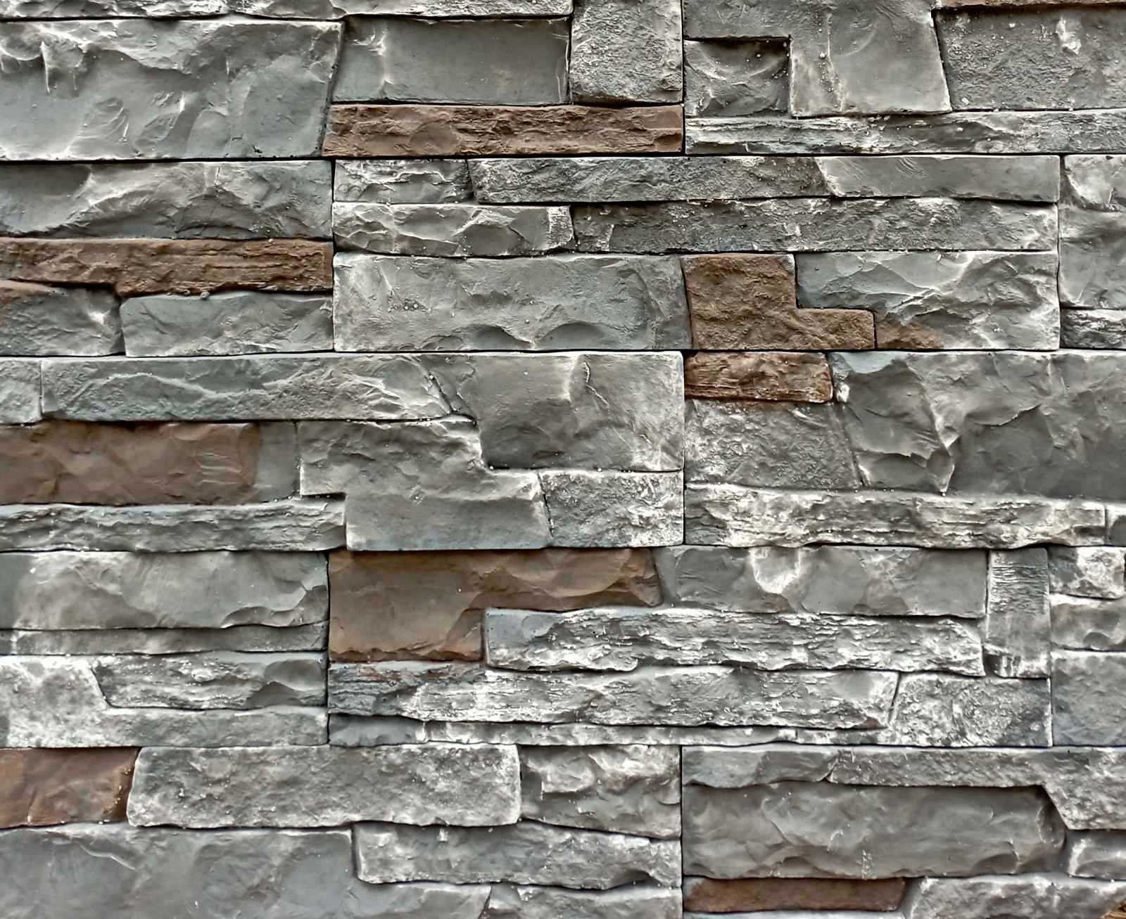 case cu piatra decorativa