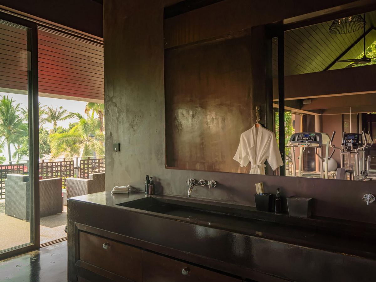 Master bathroom, Villa Saanti