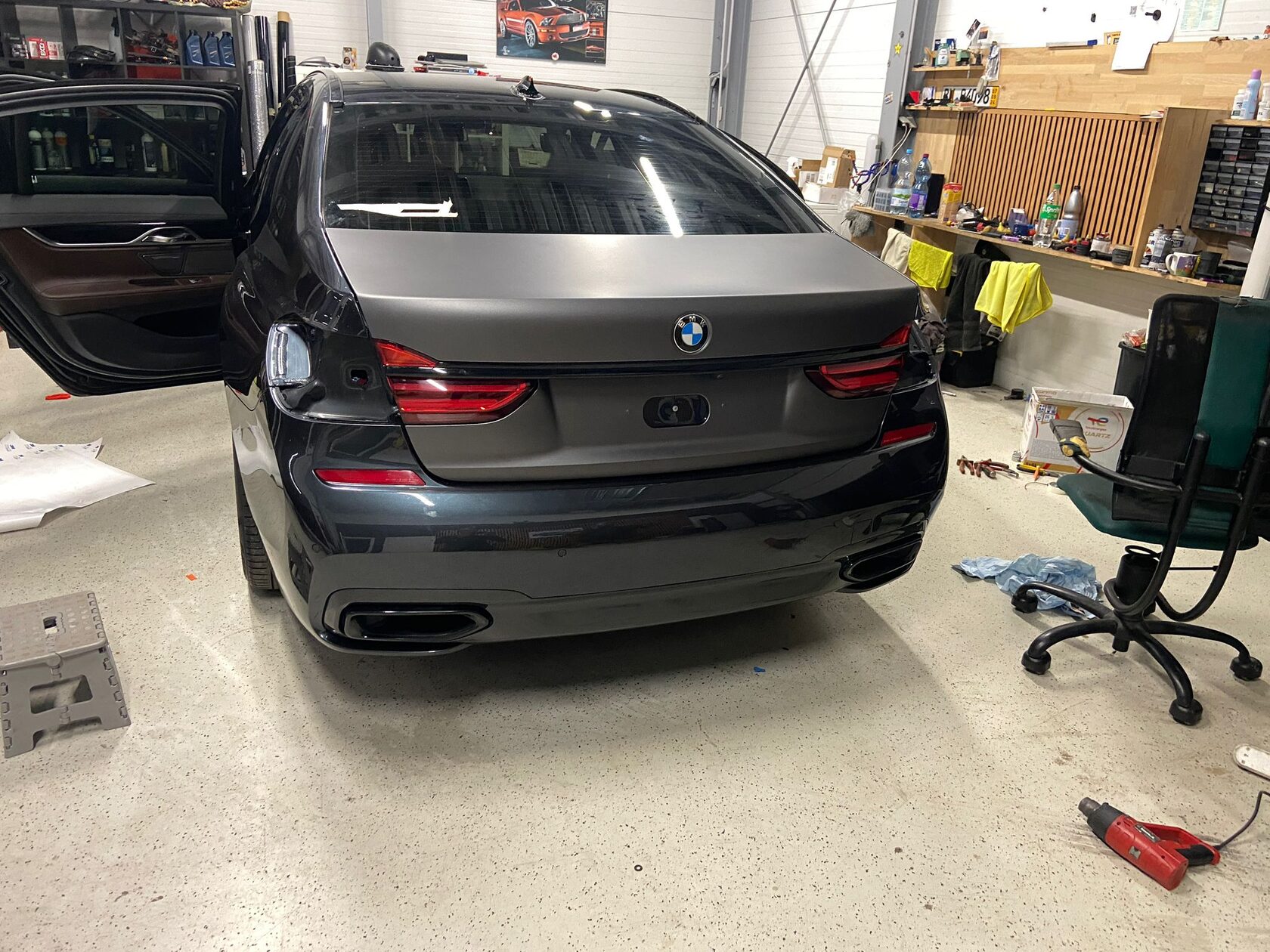 "Повна зміна зовнішнього вигляду авто — wrap плівка та полірування кузова перед поклейкою — Full Drive Studio Bratislava