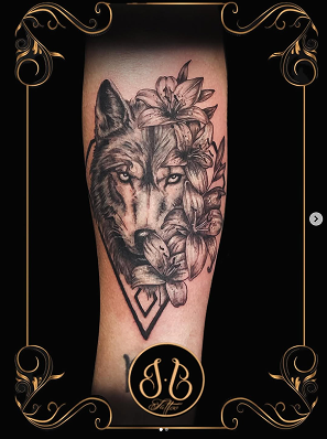 Tatouage réaliste d'un loup réalisé chez Ino-Ink