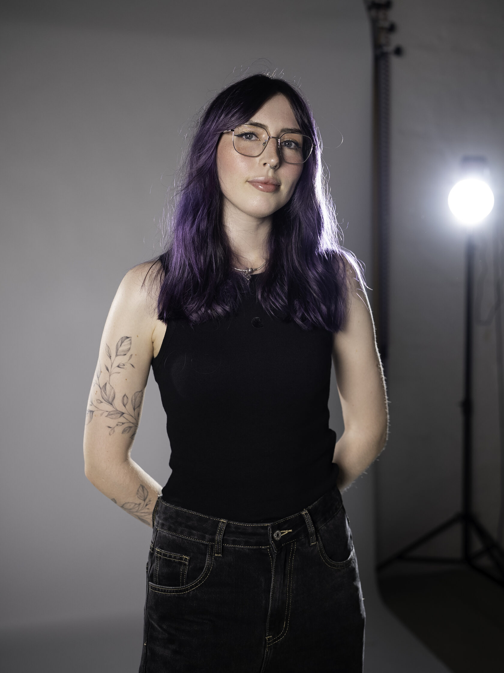 Portrait von Tattoo Artist Daria für botanische Graphik bei Brennnessel Tattoo Berlin