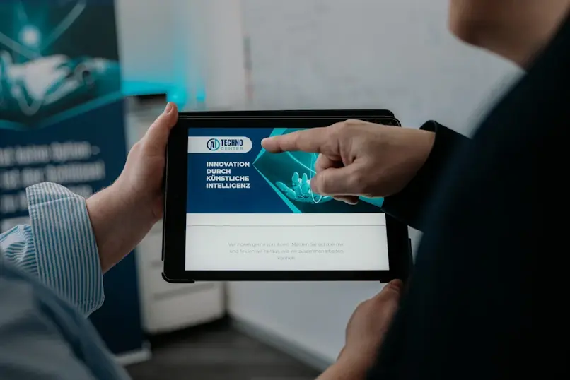 Arbeitsplatz für KI- und Softwareentwicklung bei AI Techno Center
