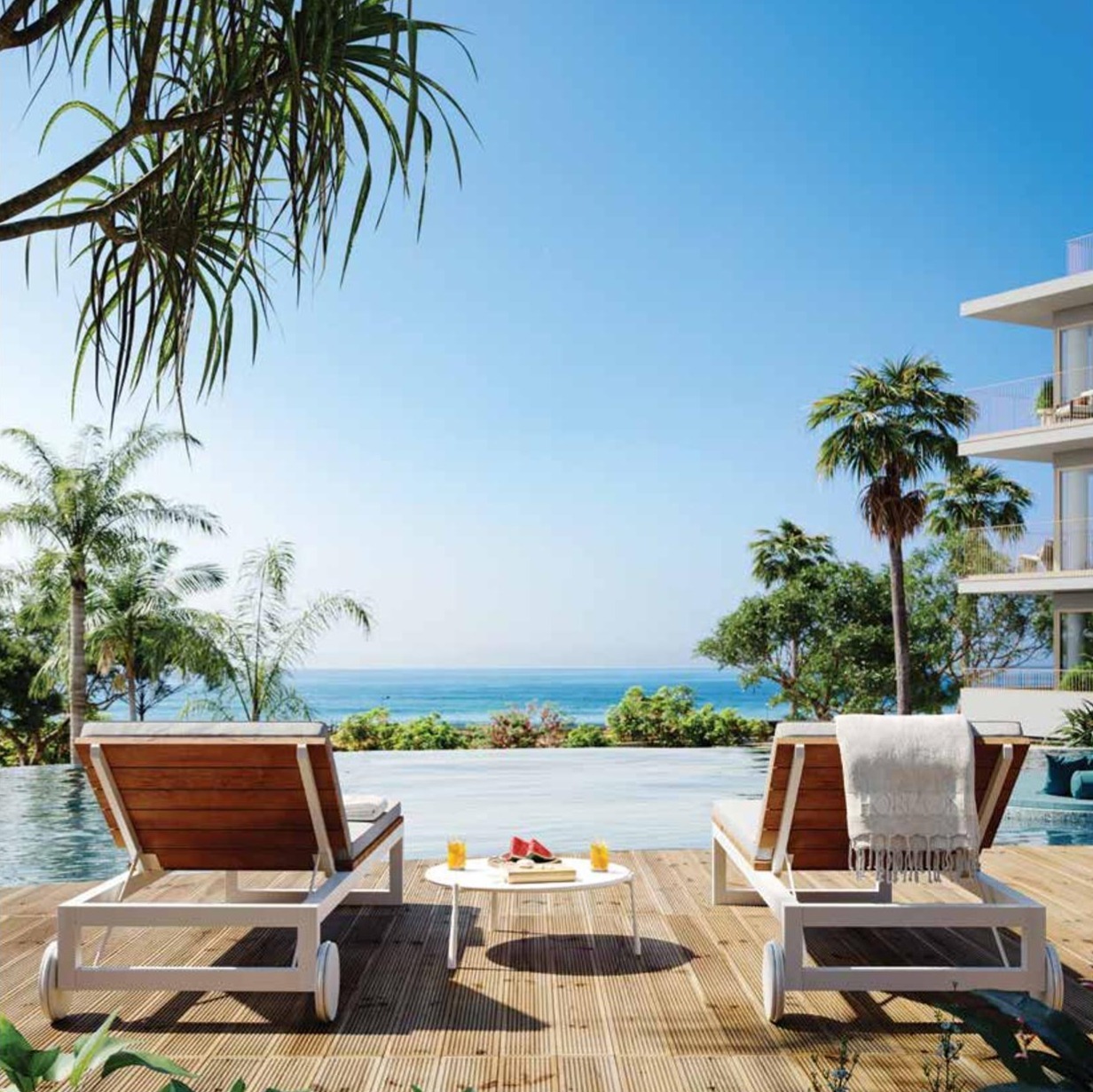 Piscina com vista de mar