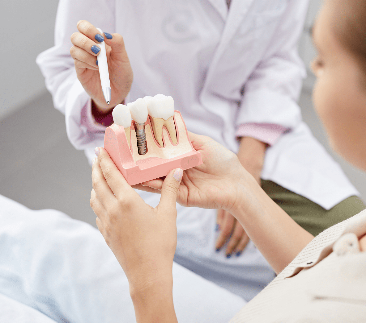 Dental surgery and implants at 33.Zobs
