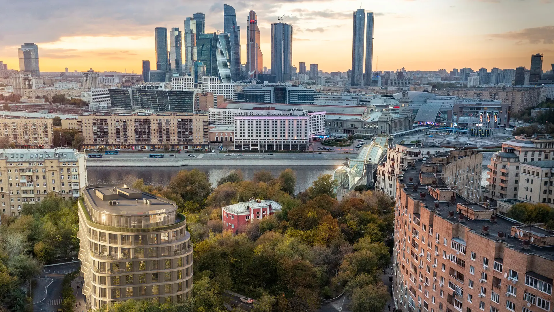Город на закате с высоты