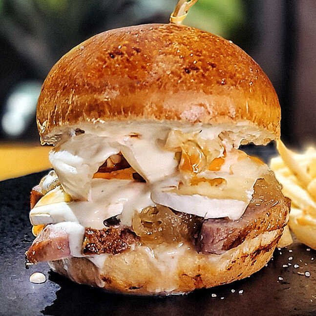 Заказать Бургер с уткой в ресторане DEPO Salsa Grill Киев