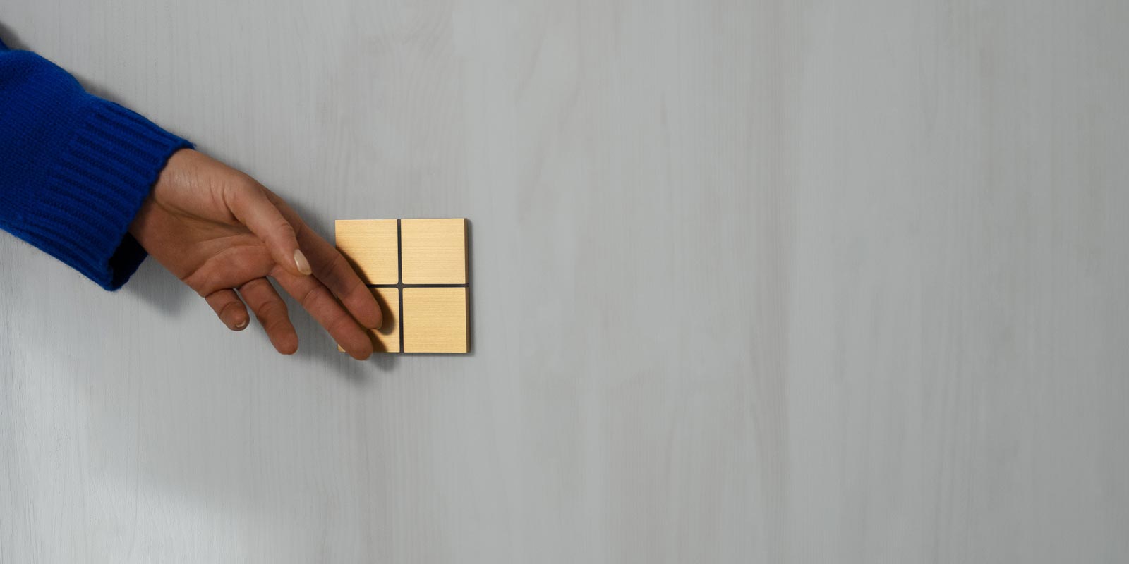 Basalte Sentido KNX-compatible touch-sensitive wall switch