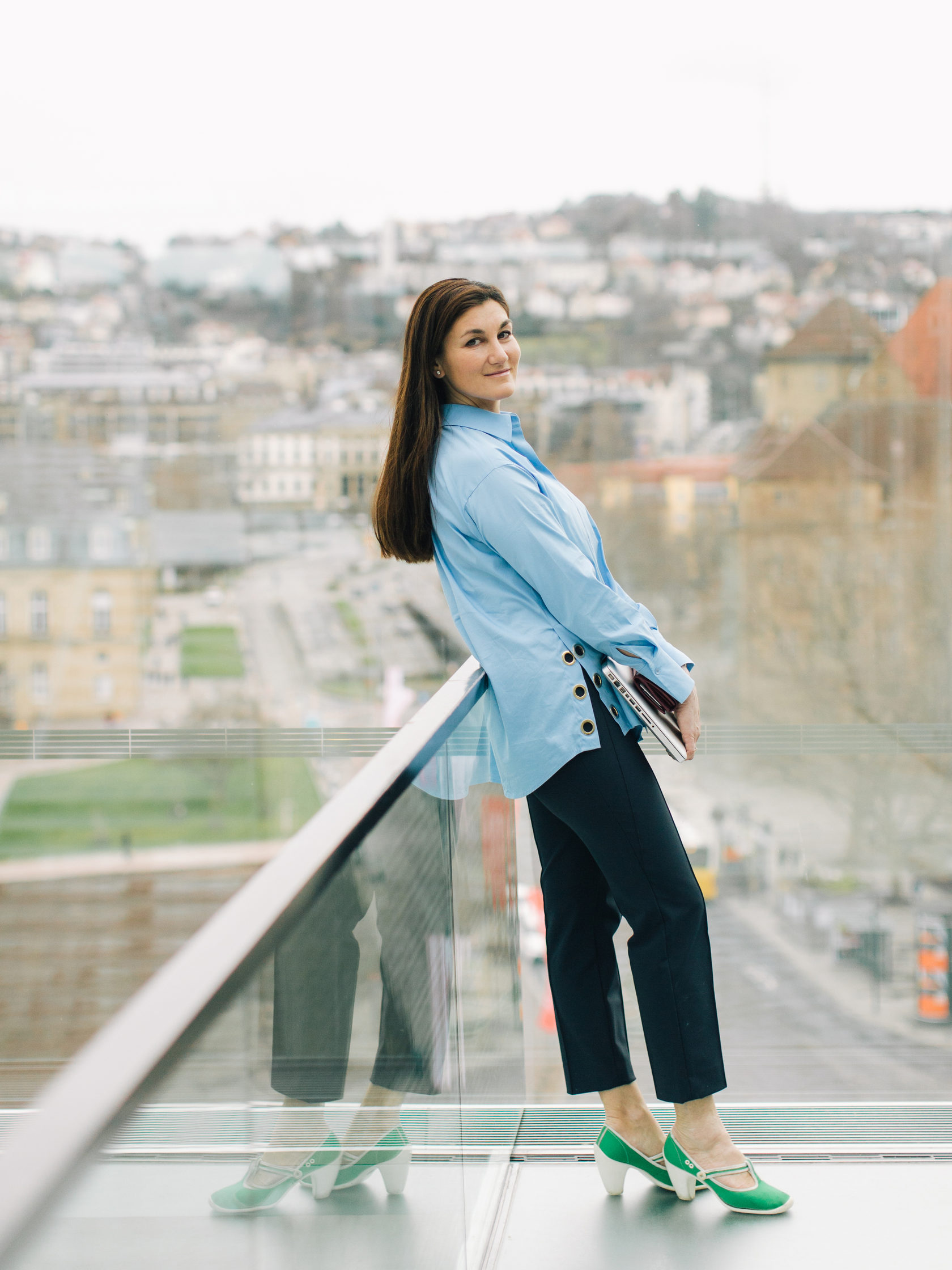 Tatiana Matersheva-Indlekofer auf einer Terrasse