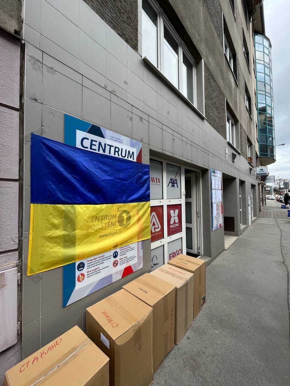 Команда CENTR1 работает с клиентскими обращениями в офисе в Брно