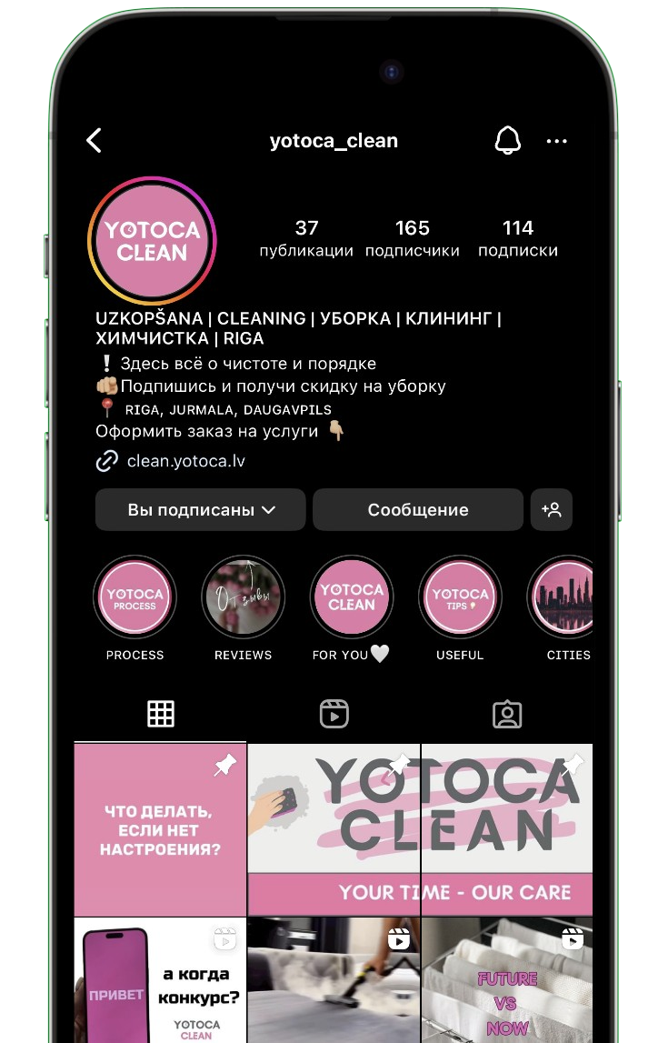 Telefons ar atvērtu Yotoca Clean Instagram profilu