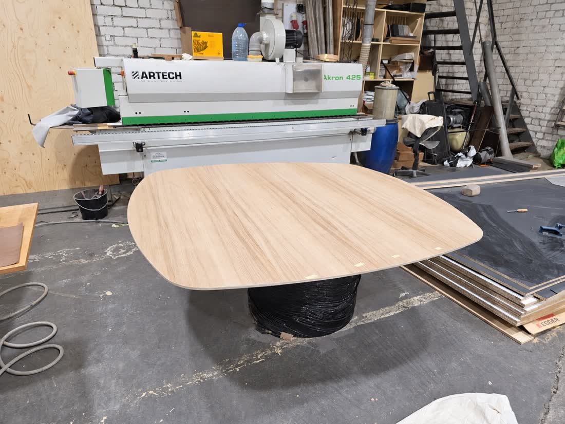 Shaped tabletop on the machine