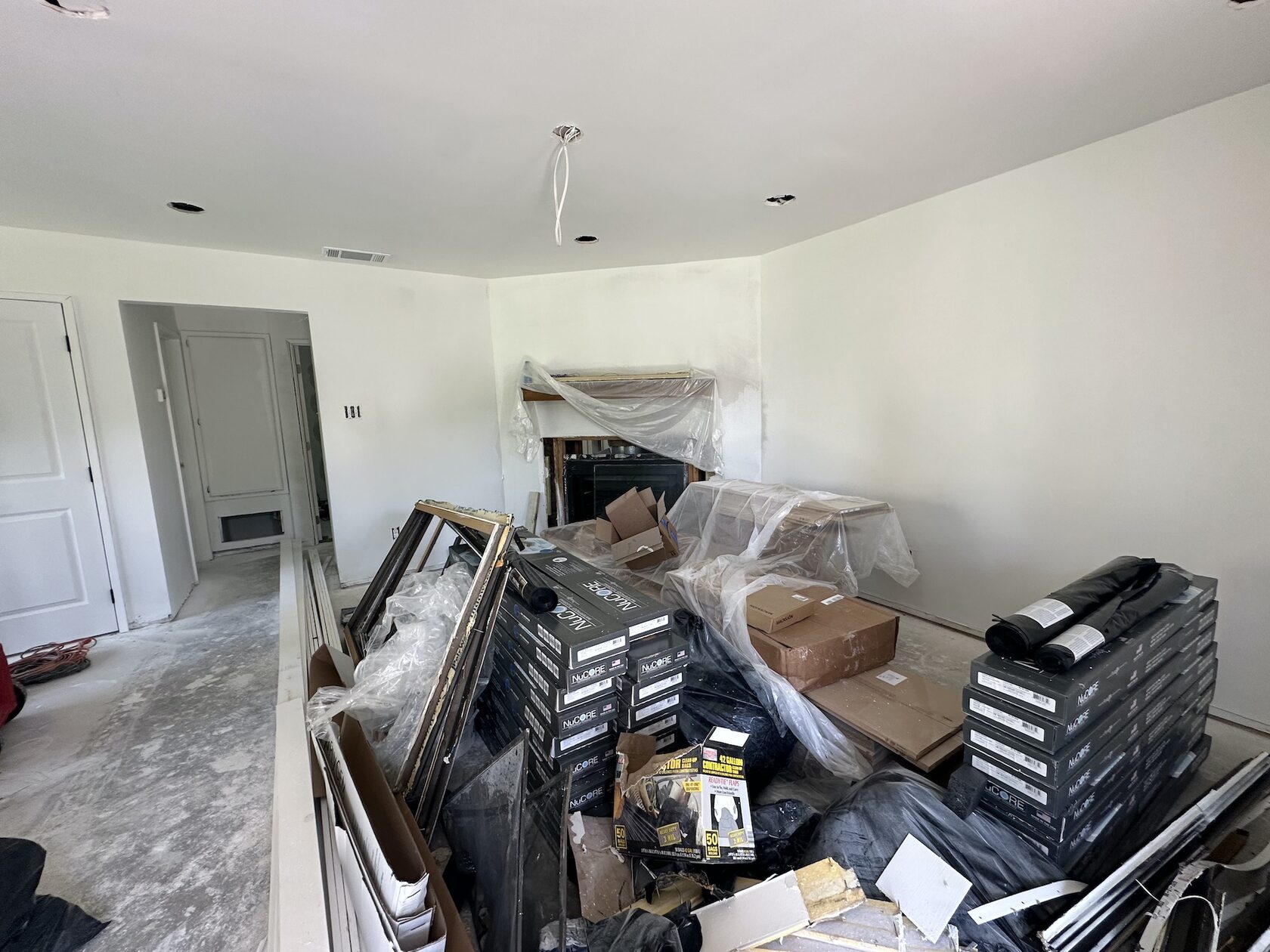 Original condo interior before the complete renovation, photo 6