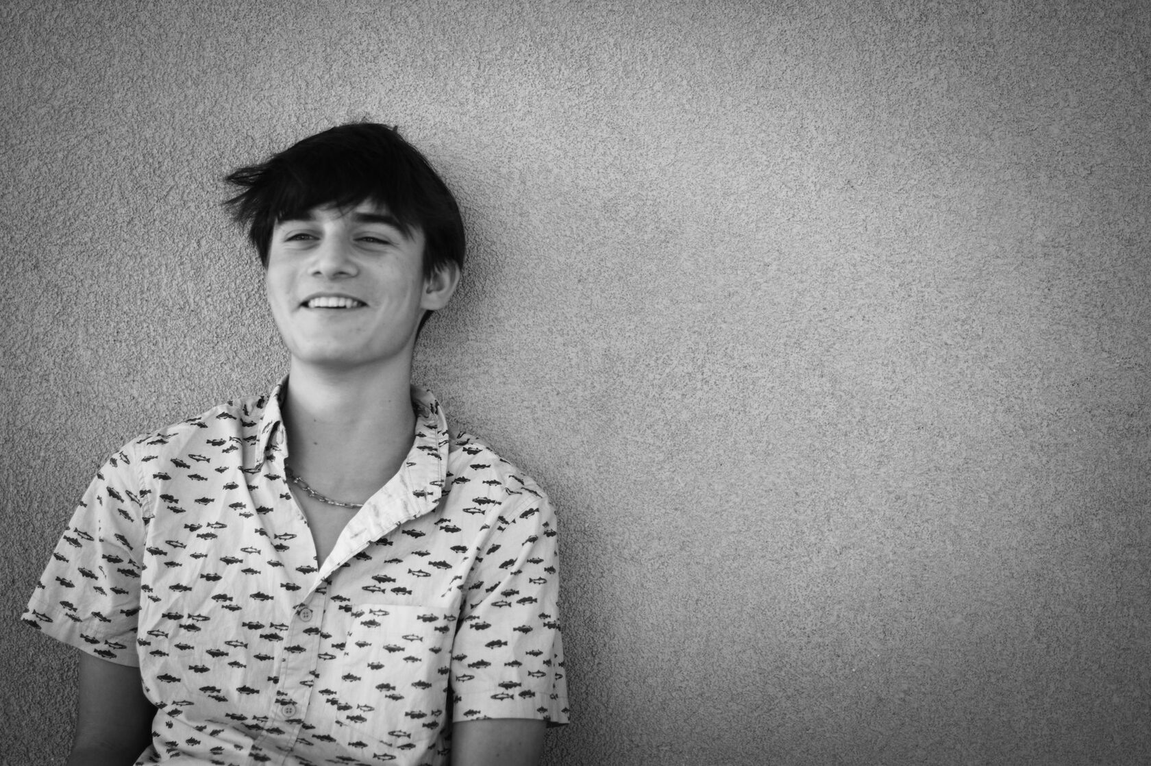 Alex, adolescente de 16 años, sonriendo