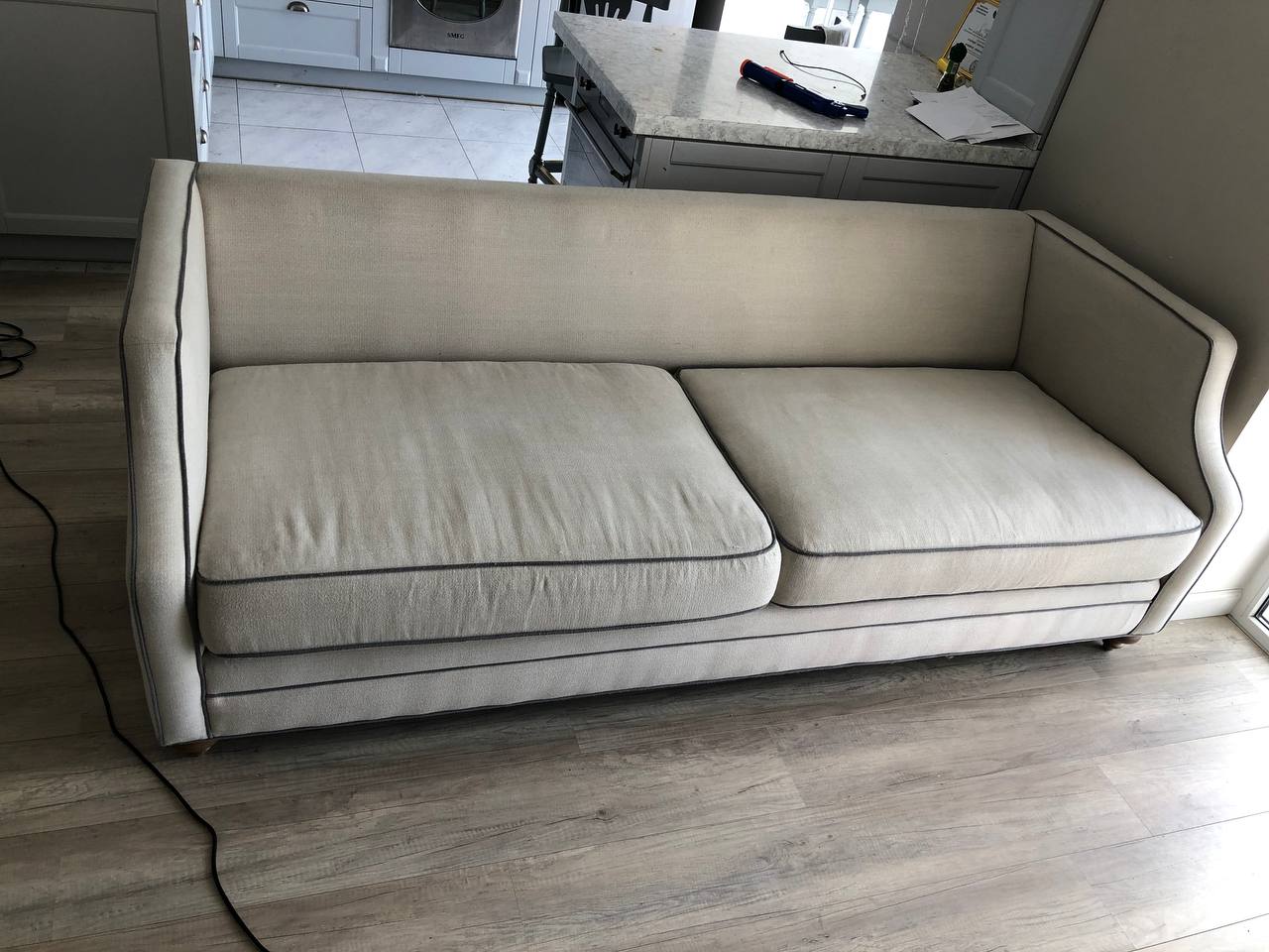 Sofa – Fleckenentfernung – nach der Polsterreinigung in Frankfurt
