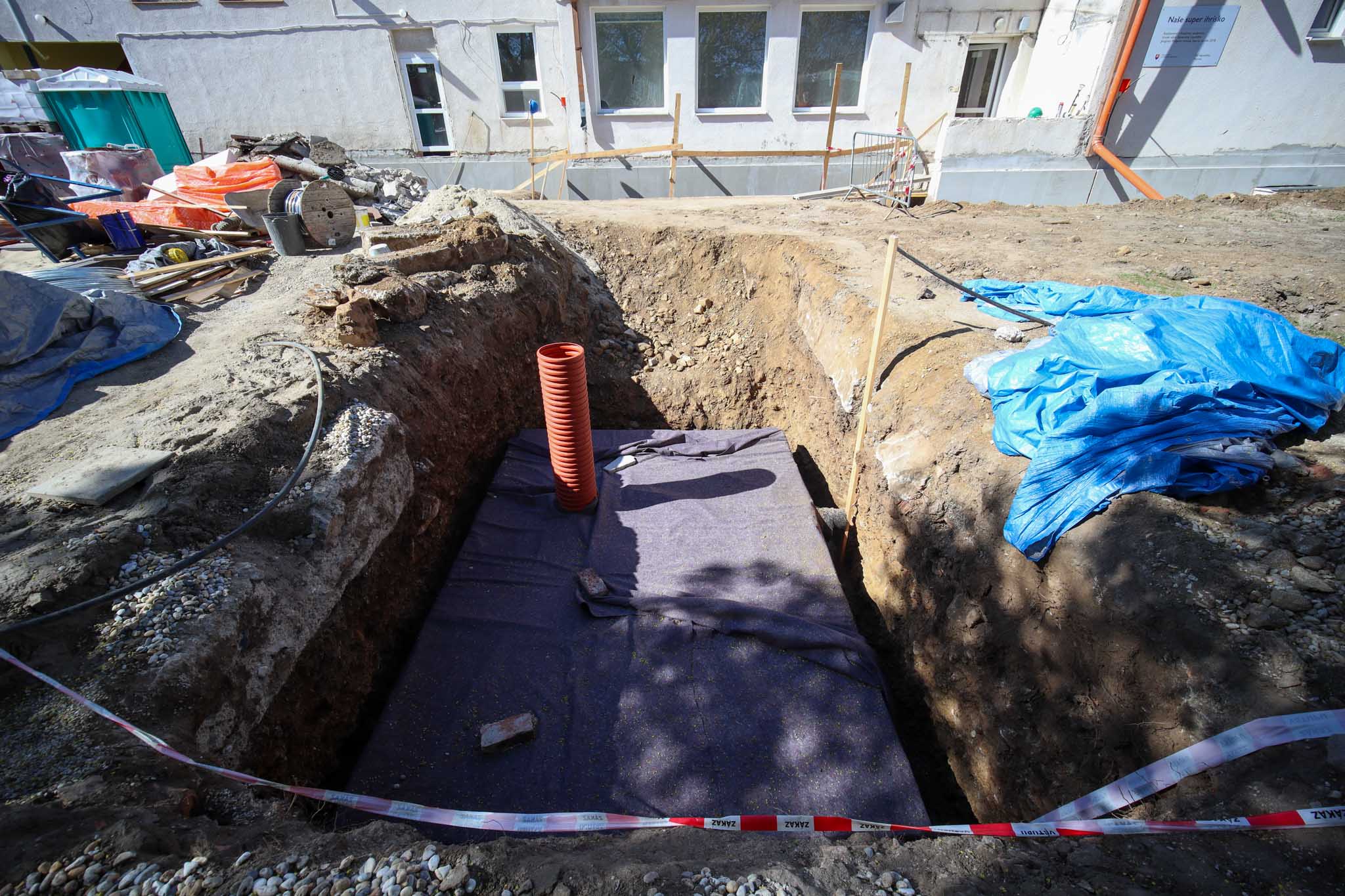 Výkopové práce, odvodnenie a hydroizolácia pri MŠ Vajanského