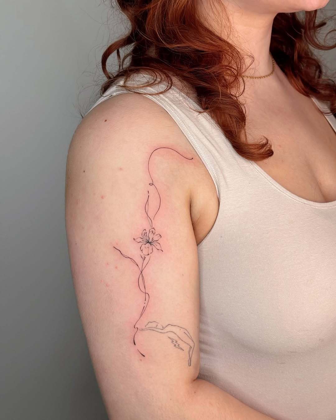 Botanical Tattoo von Daria bei Brennnessel Tattoo Berlin