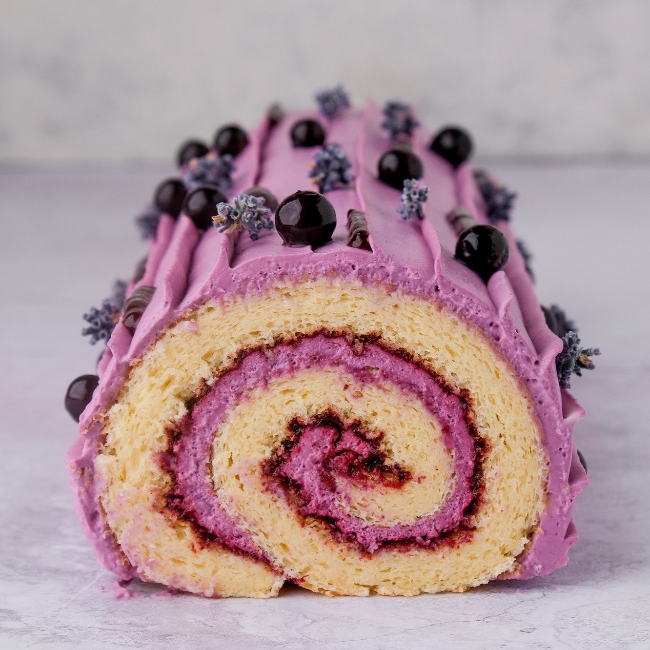 Chiffon Roll Cake With Blueberry Cream | Foodtalk