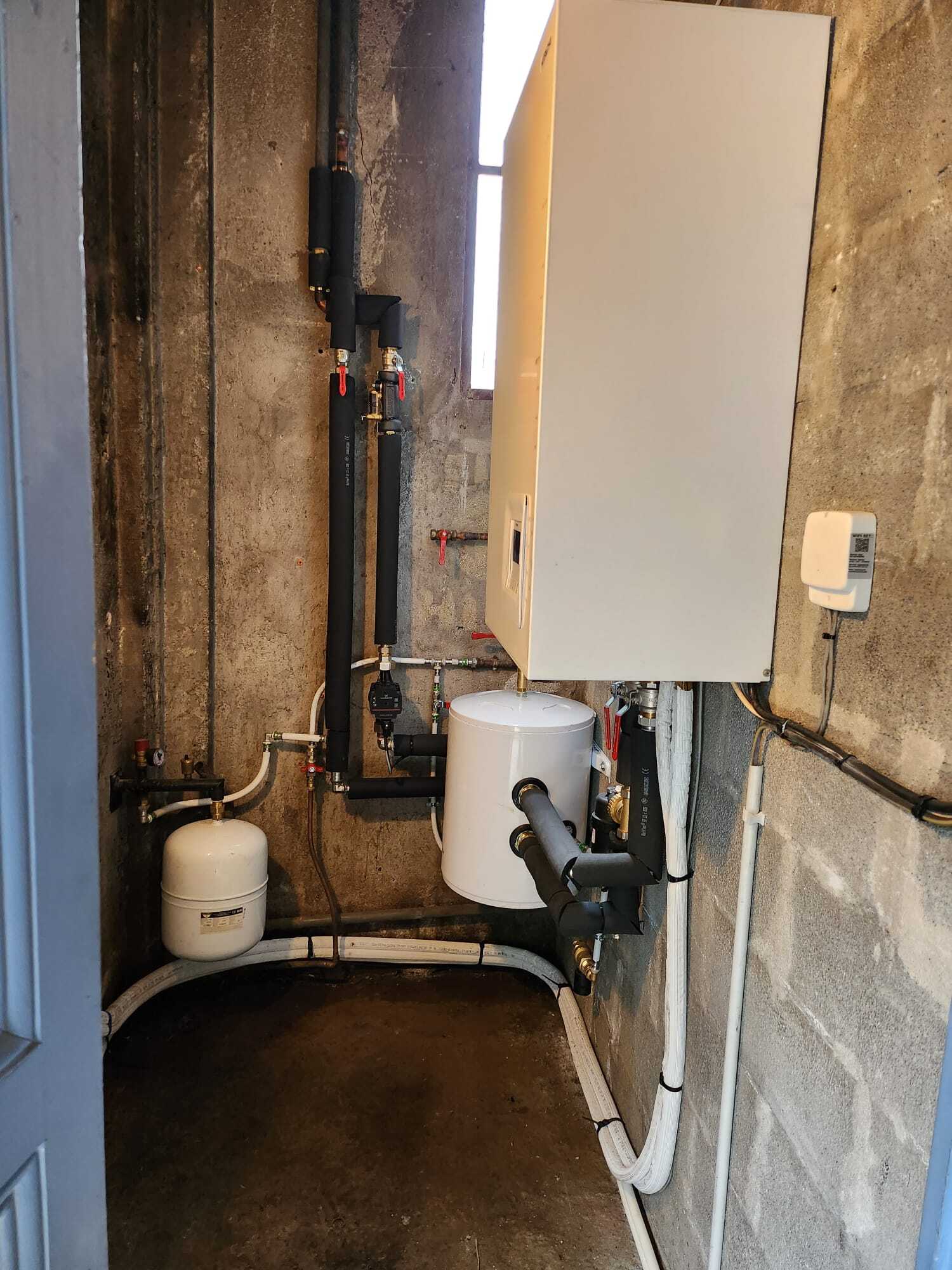 Pompe à chaleur air/eau installée à Drap par Éco Climat Concept — chauffage éco-énergétique VAR PACA