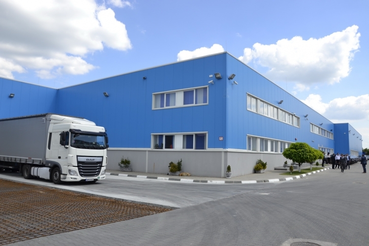 Fabrici și ateliere