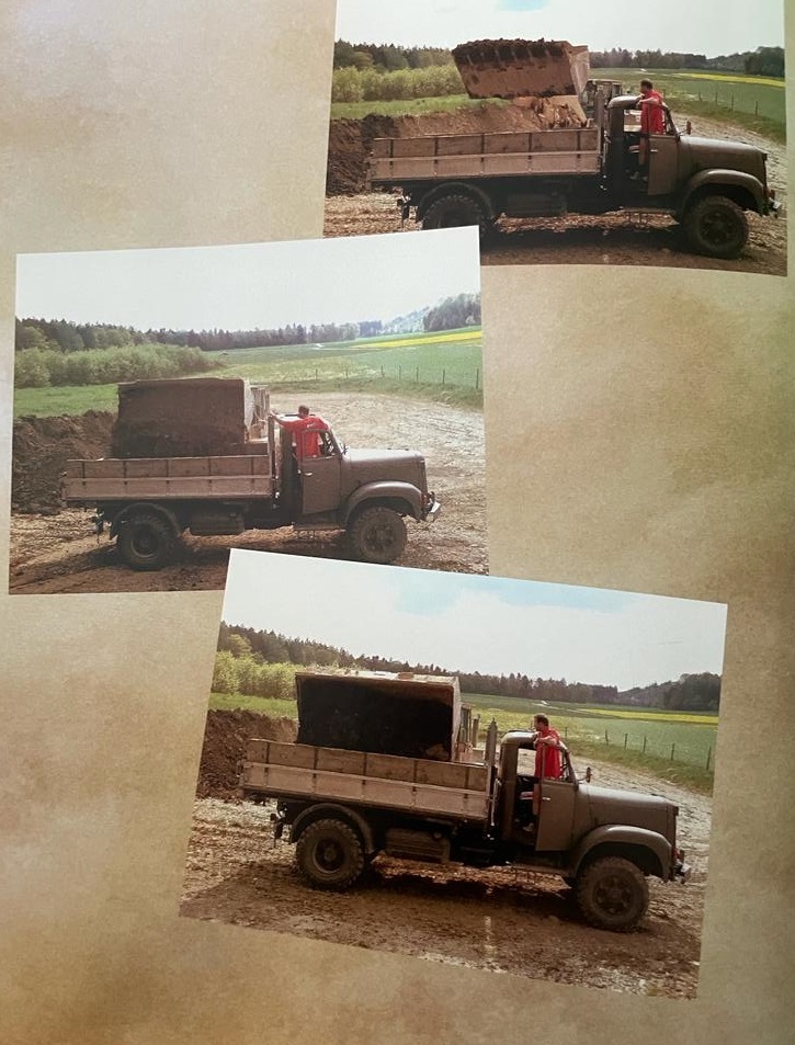 Die beiden historischen Lastwagen der Firma