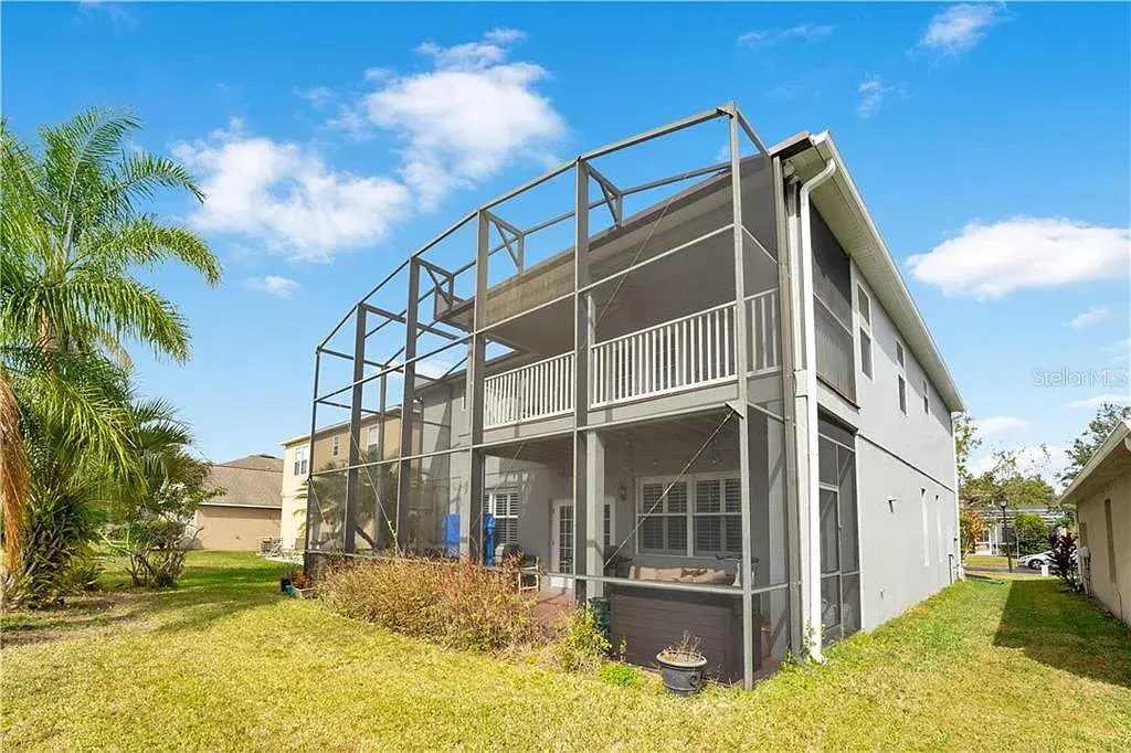 Two-story pool cage