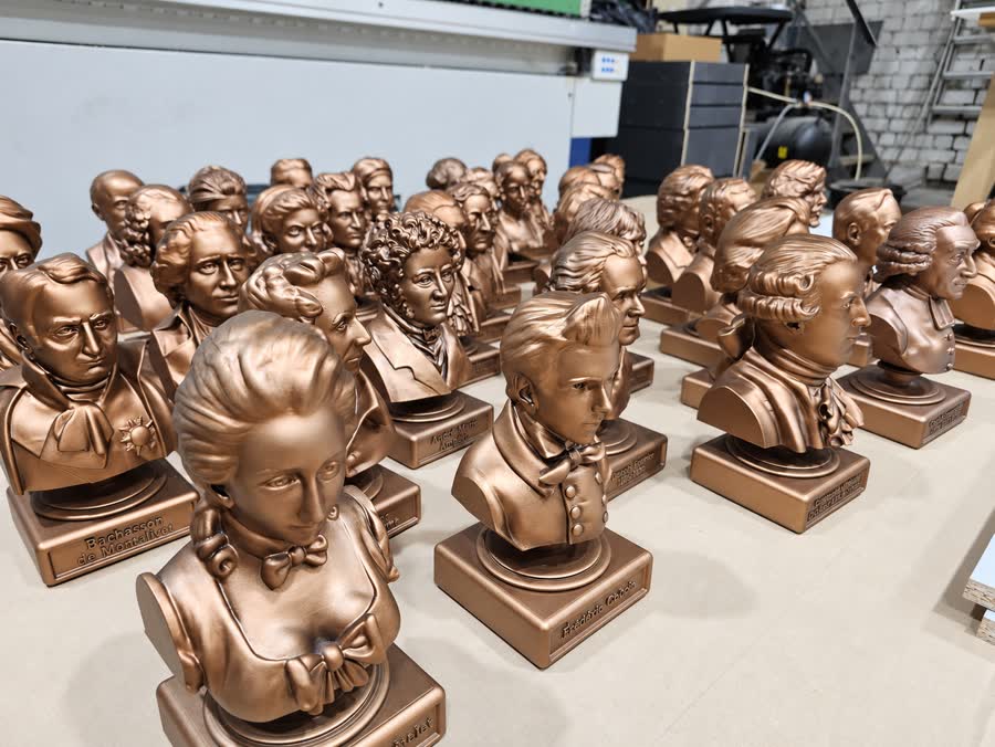 Batch of busts
