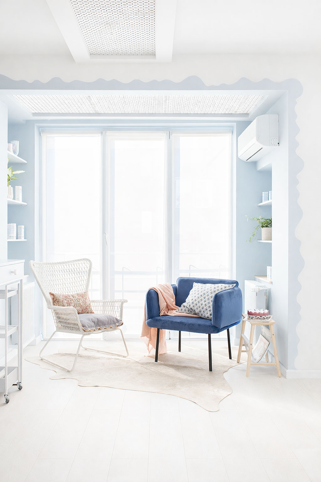 Interiorul salonului OLOLO Nails, Sector 1 București, design modern și profesional pentru manichiură și pedichiură