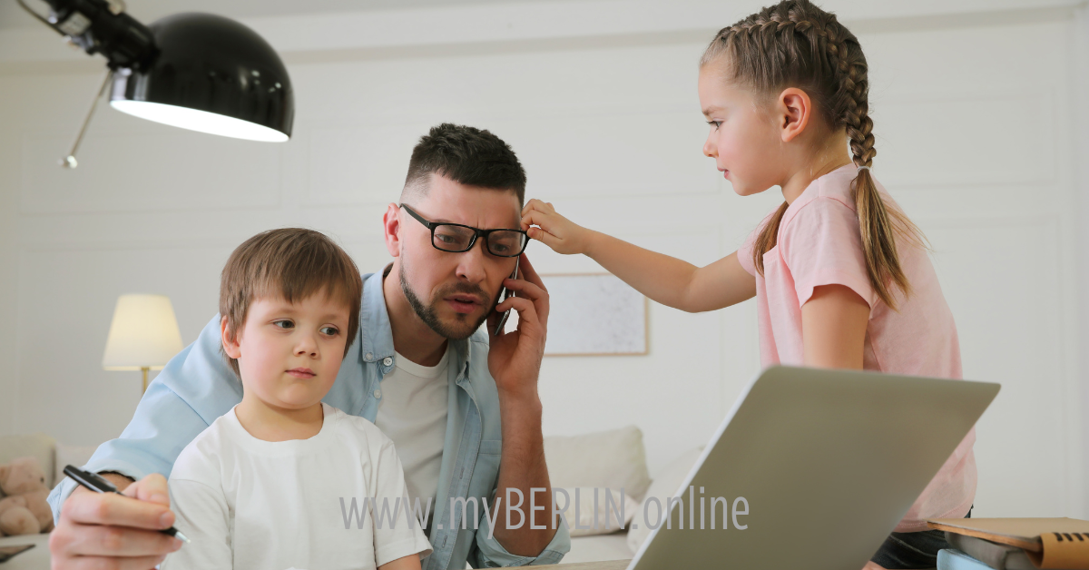 Семьи в Германии могут рассчитывать на поддержку через Kindergeld и БерлинПасс, которые обеспечивают пособия и доступ к дополнительным услугам. Для детей представлены разные типы школ, отличающиеся программами и требованиями. Особое внимание уделено трудностям адаптации, языковым барьерам и вопросам интеграции в новую образовательную среду. Практические рекомендации и реальные кейсы помогут родителям организовать учебу и жизнь детей в Германии без лишних сложностей.