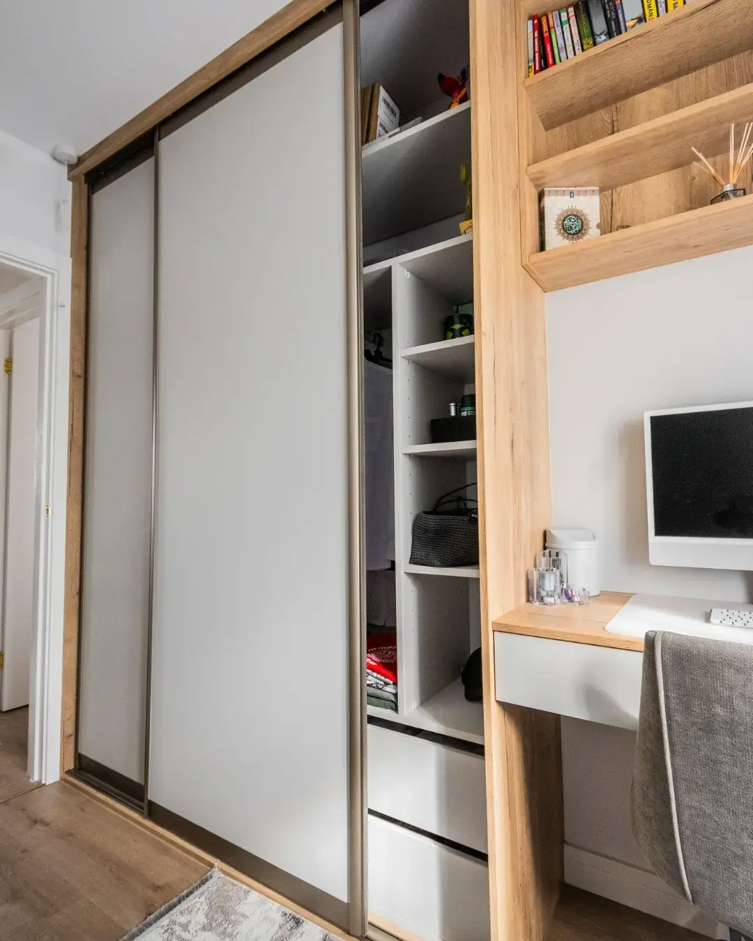 Contemporary sliding wardrobe with mirrored panels