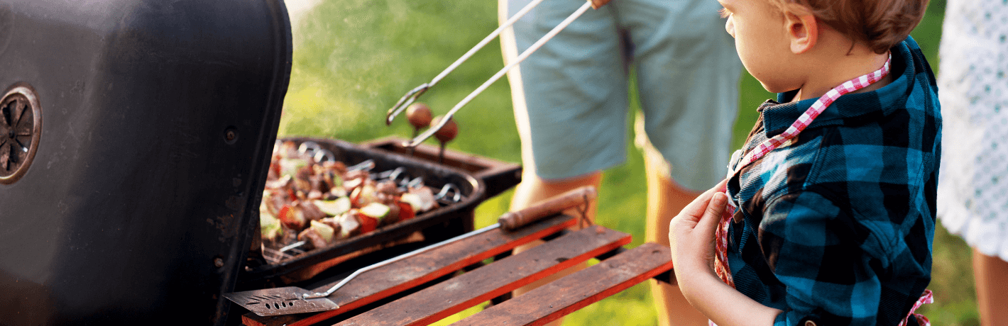 Несмотря на то, что в Праге много парков и садов, не в каждом из них можно разводить огонь и готовить на гриле. В этой статье мы расскажем Вам о местах, в которых Вы можете устраивать барбекю.