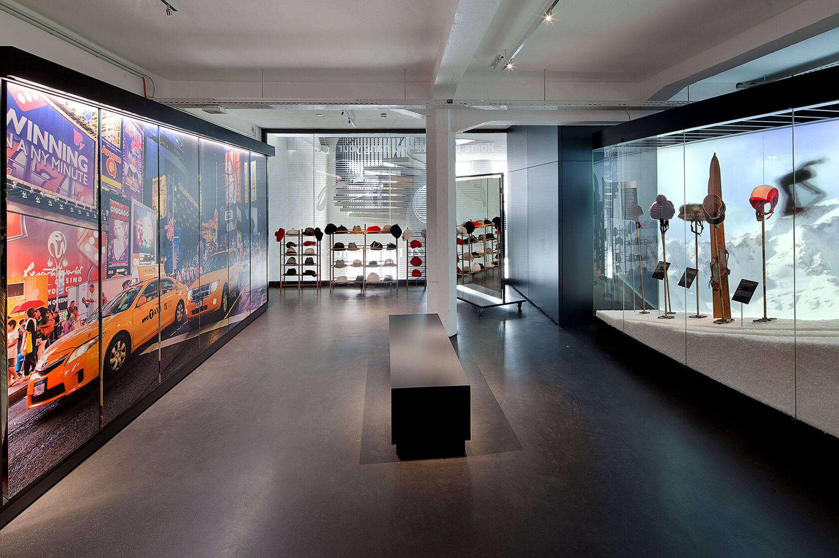 Custom Display Cases Lindenberg – Precision with Projection