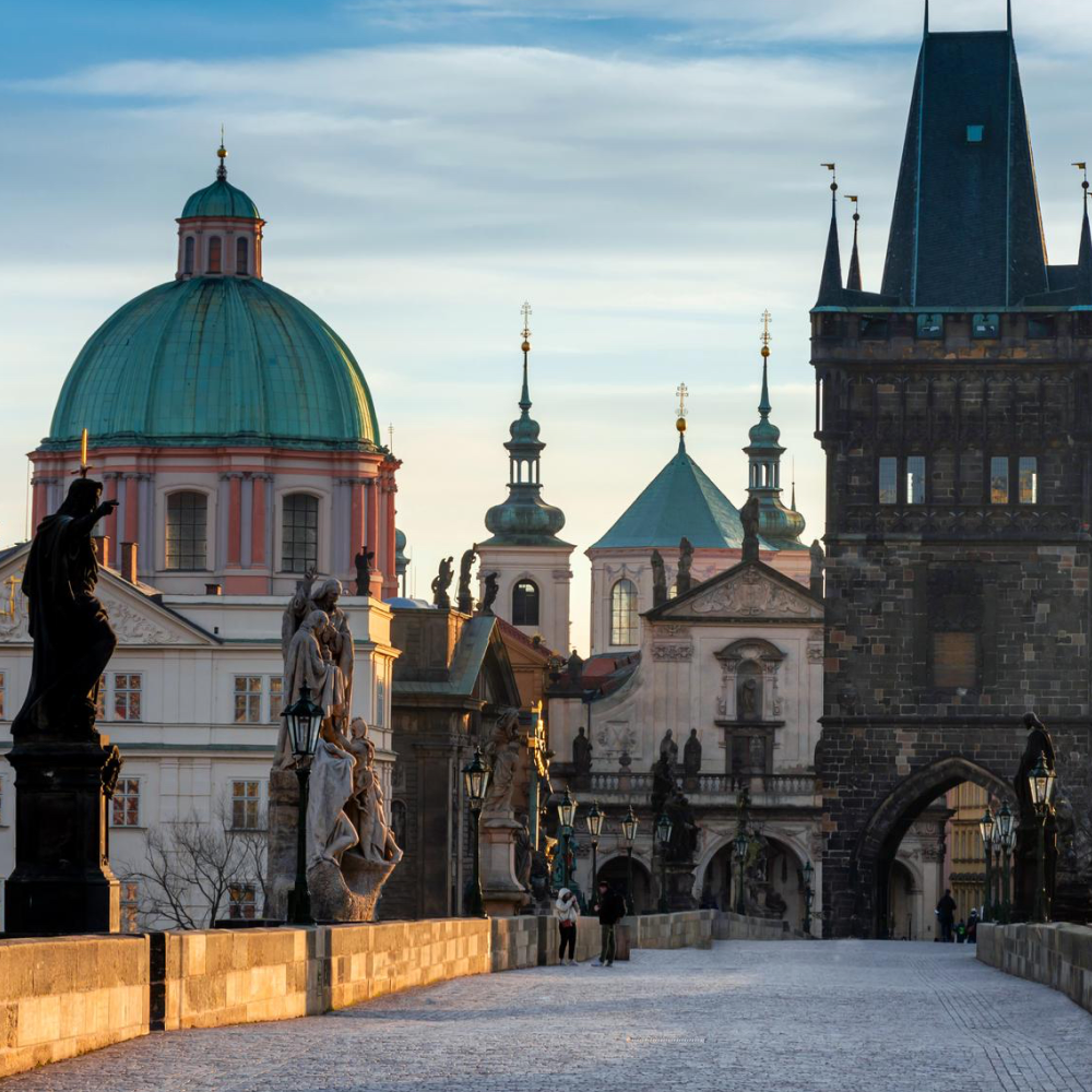 С языковыми курсами чешского языка от KOVER Вы точно поступите в университет мечты в самом центре Европы! 