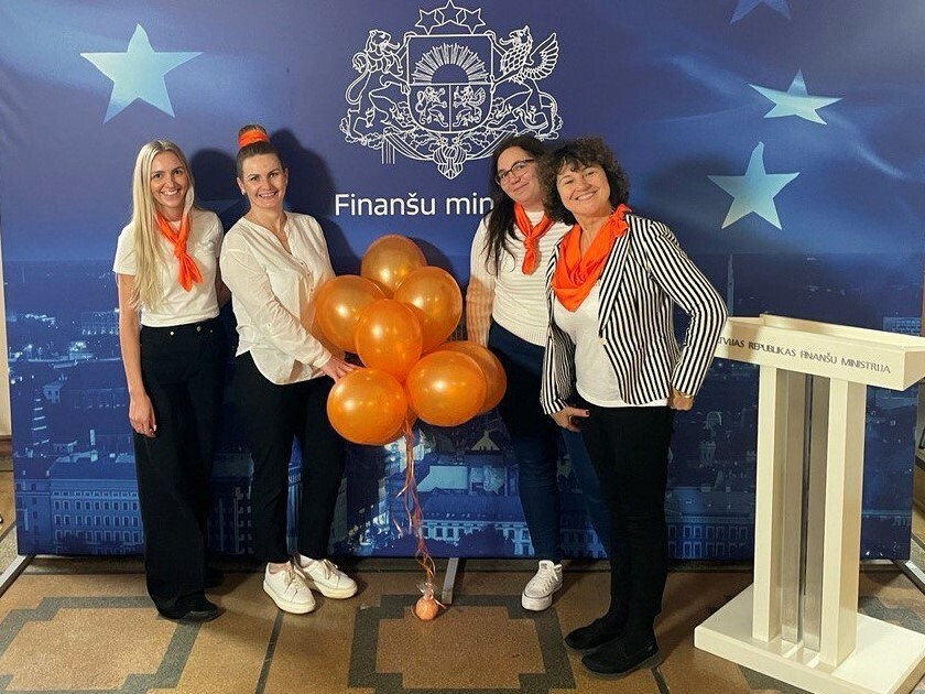 Sandras Dumpes accounting office team