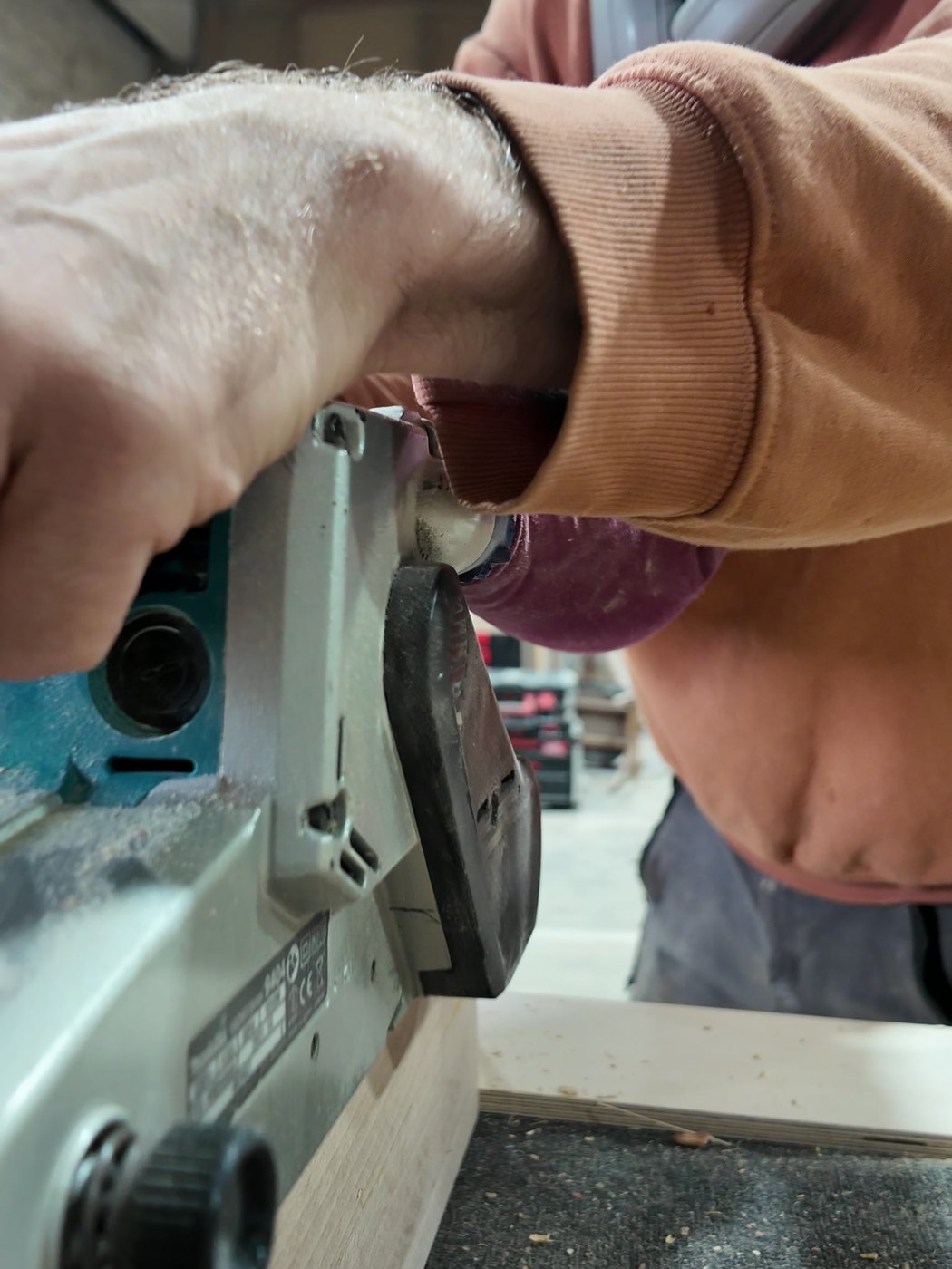 Sanding of plywood parts