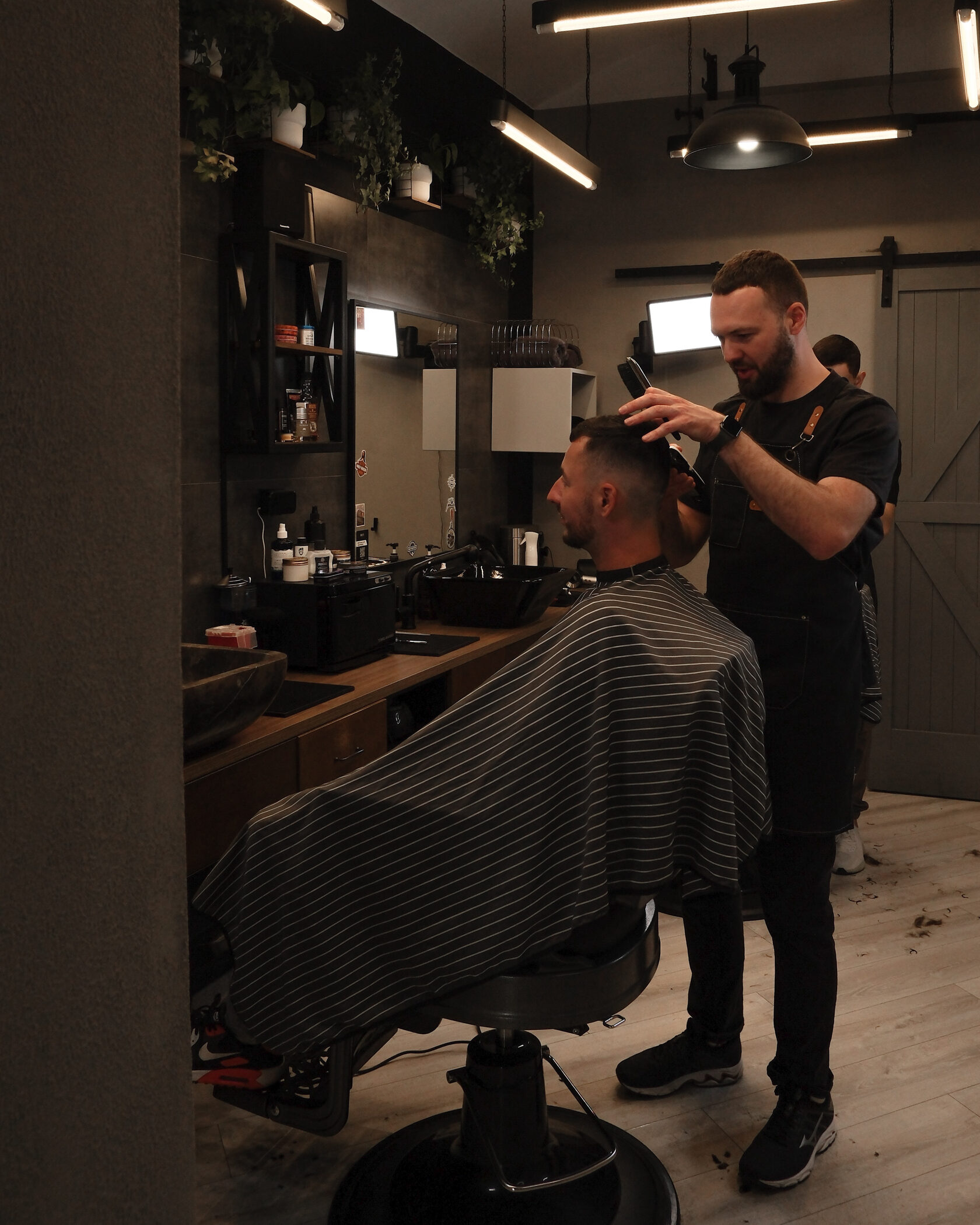 Мастер за работой — Barbershop Brute Прага 2