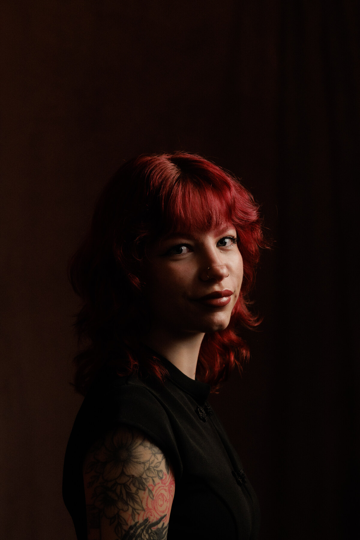 Lisa, tattoo artist at INTO Tattoo Studio in Vienna for New School, fine line and floral tattoos