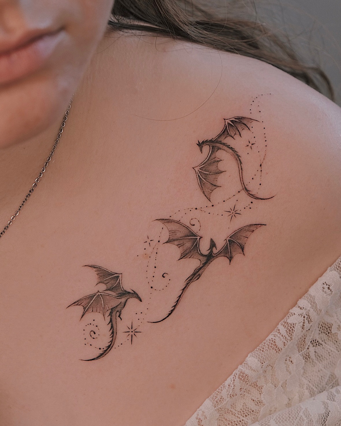 Drei kleine Drachen — Tattoo von Cathy (@cathy.artwork).