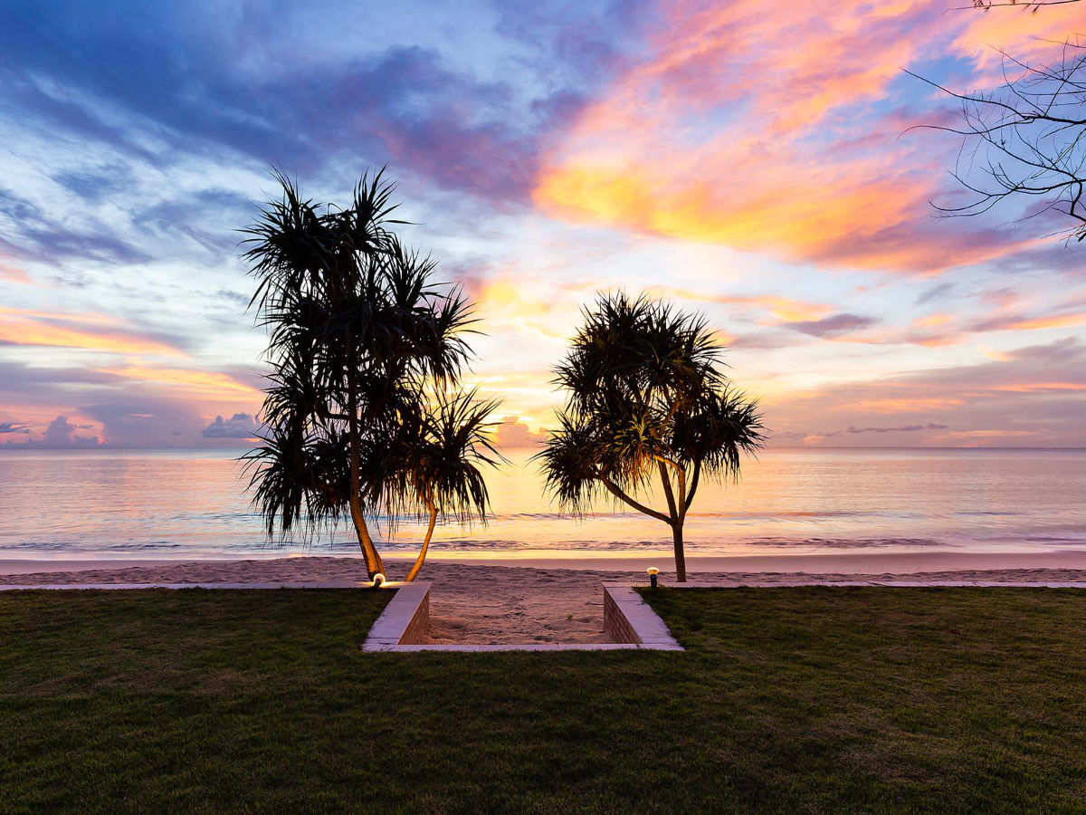 Sunset over the beachfront, Villa Sand