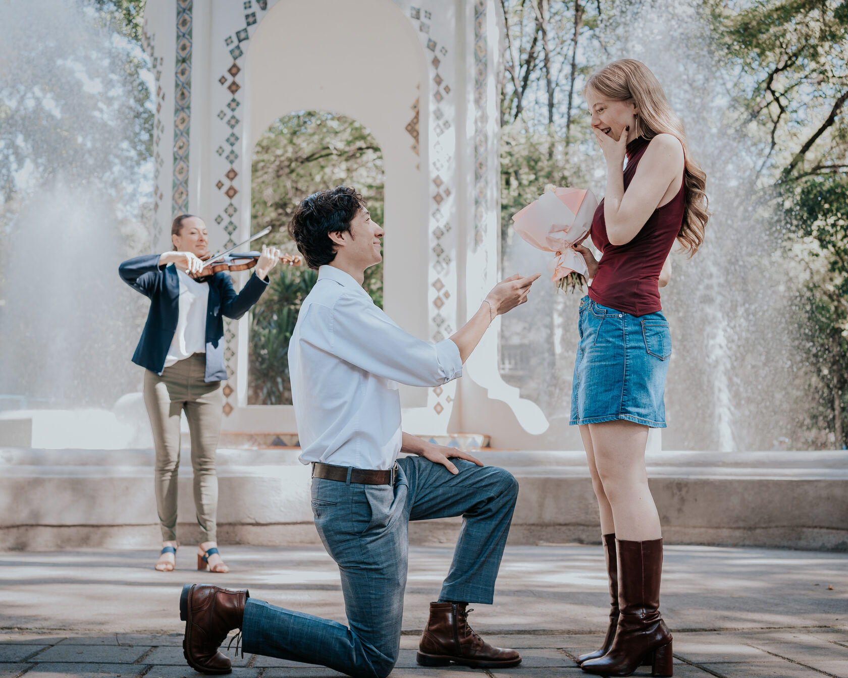 Proposal moment in Mexico City with live violin